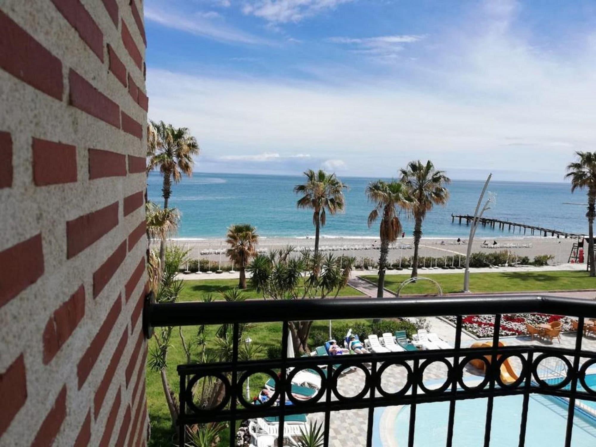 Labada Beach Hotel Camyuva Bagian luar foto