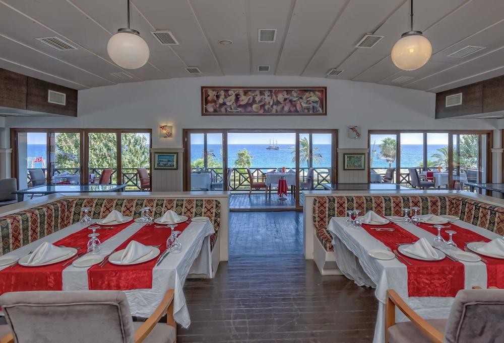 Labada Beach Hotel Camyuva Bagian luar foto