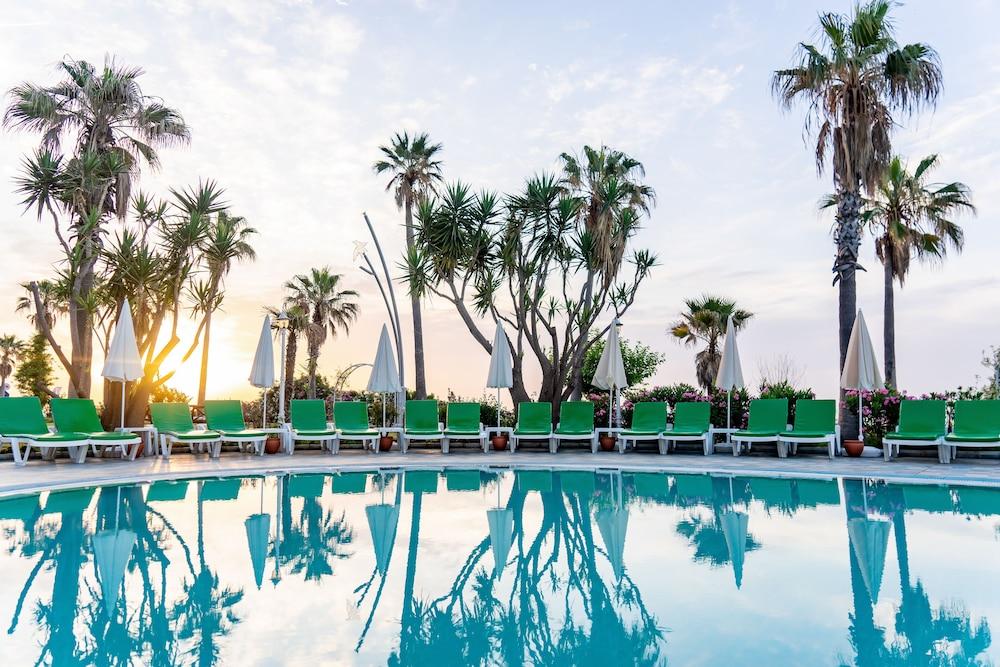 Labada Beach Hotel Camyuva Bagian luar foto