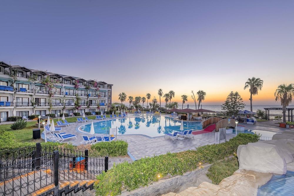 Labada Beach Hotel Camyuva Bagian luar foto