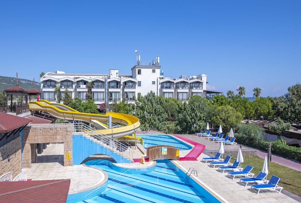 Labada Beach Hotel Camyuva Bagian luar foto