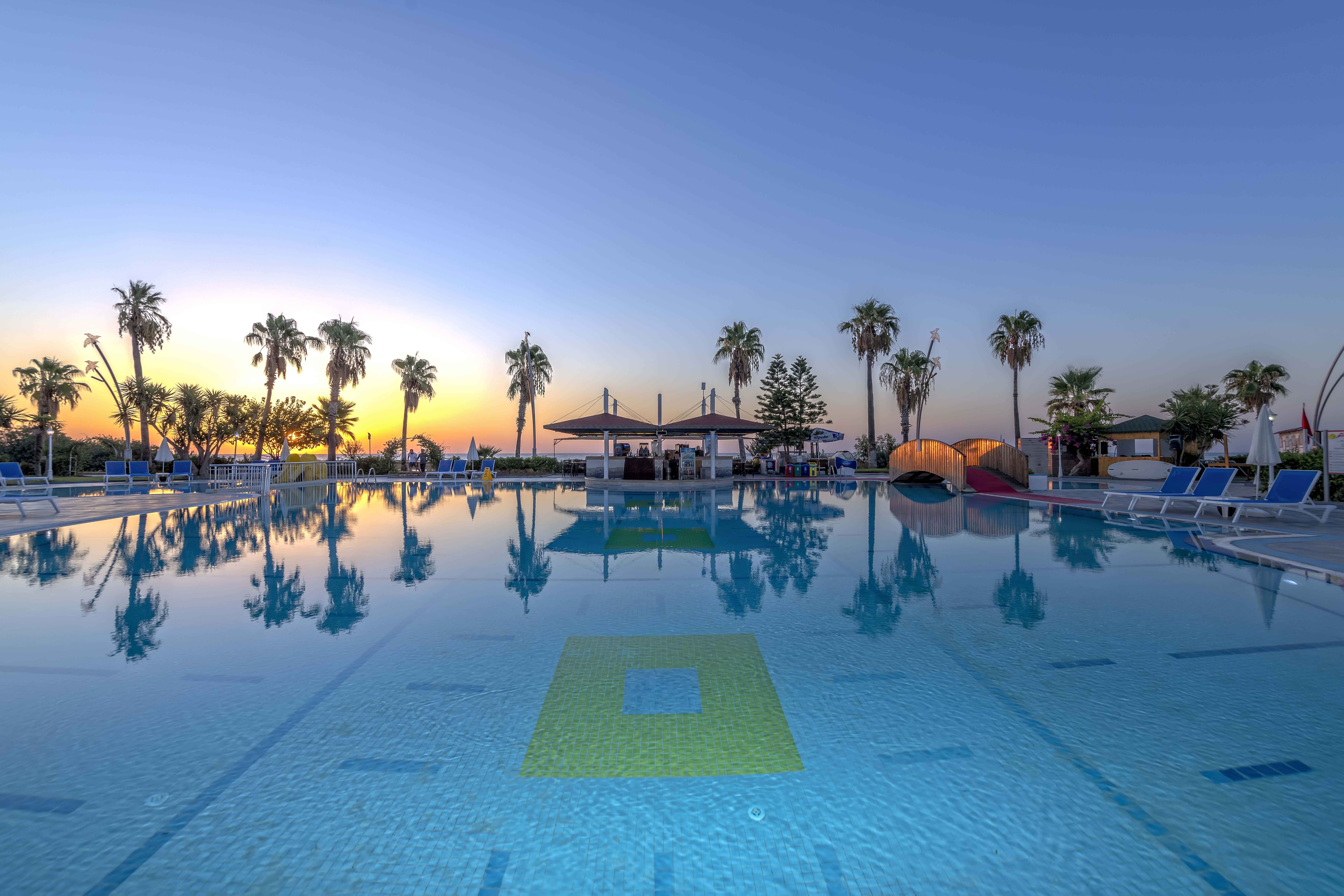 Labada Beach Hotel Camyuva Bagian luar foto