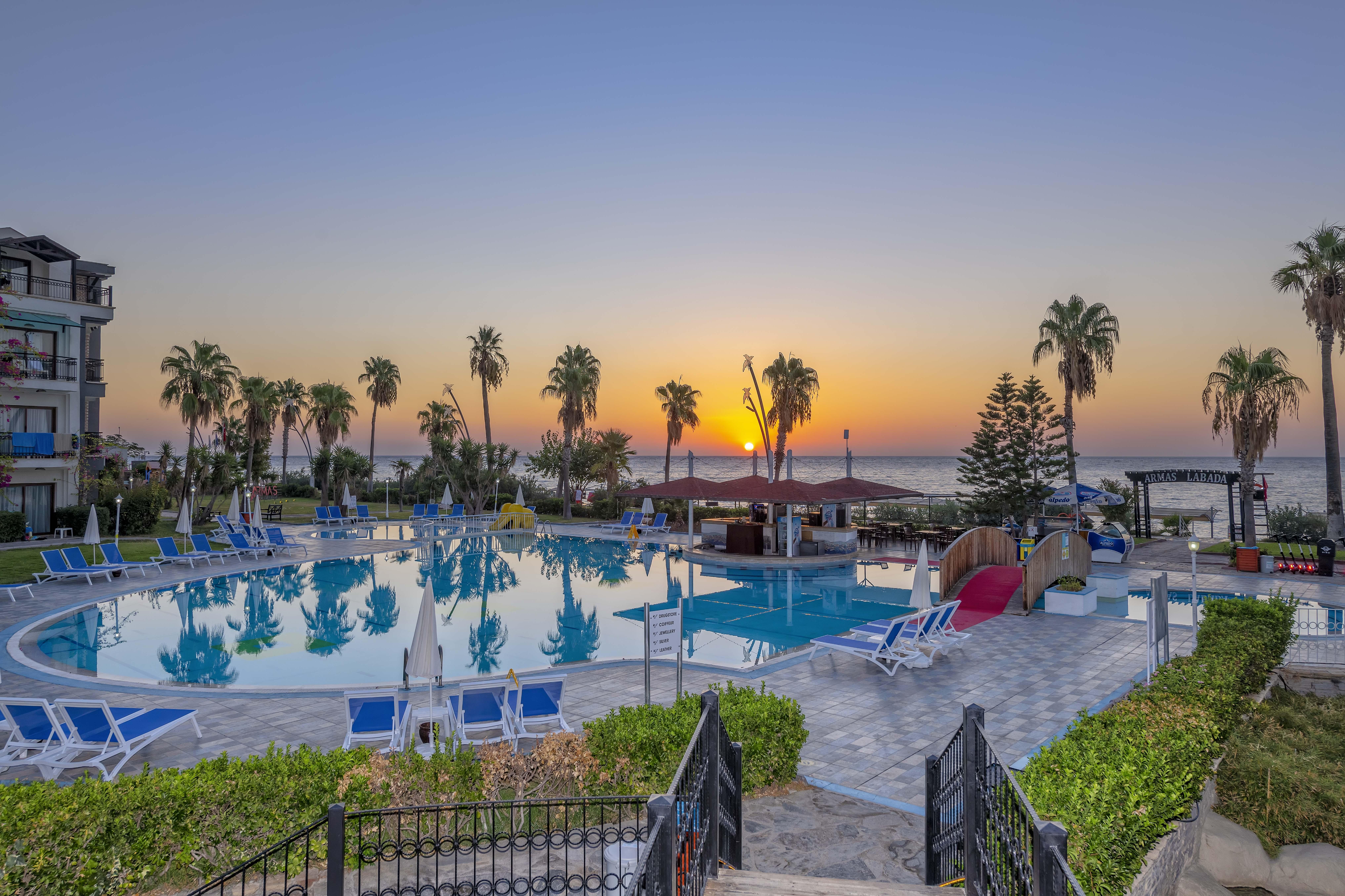 Labada Beach Hotel Camyuva Bagian luar foto